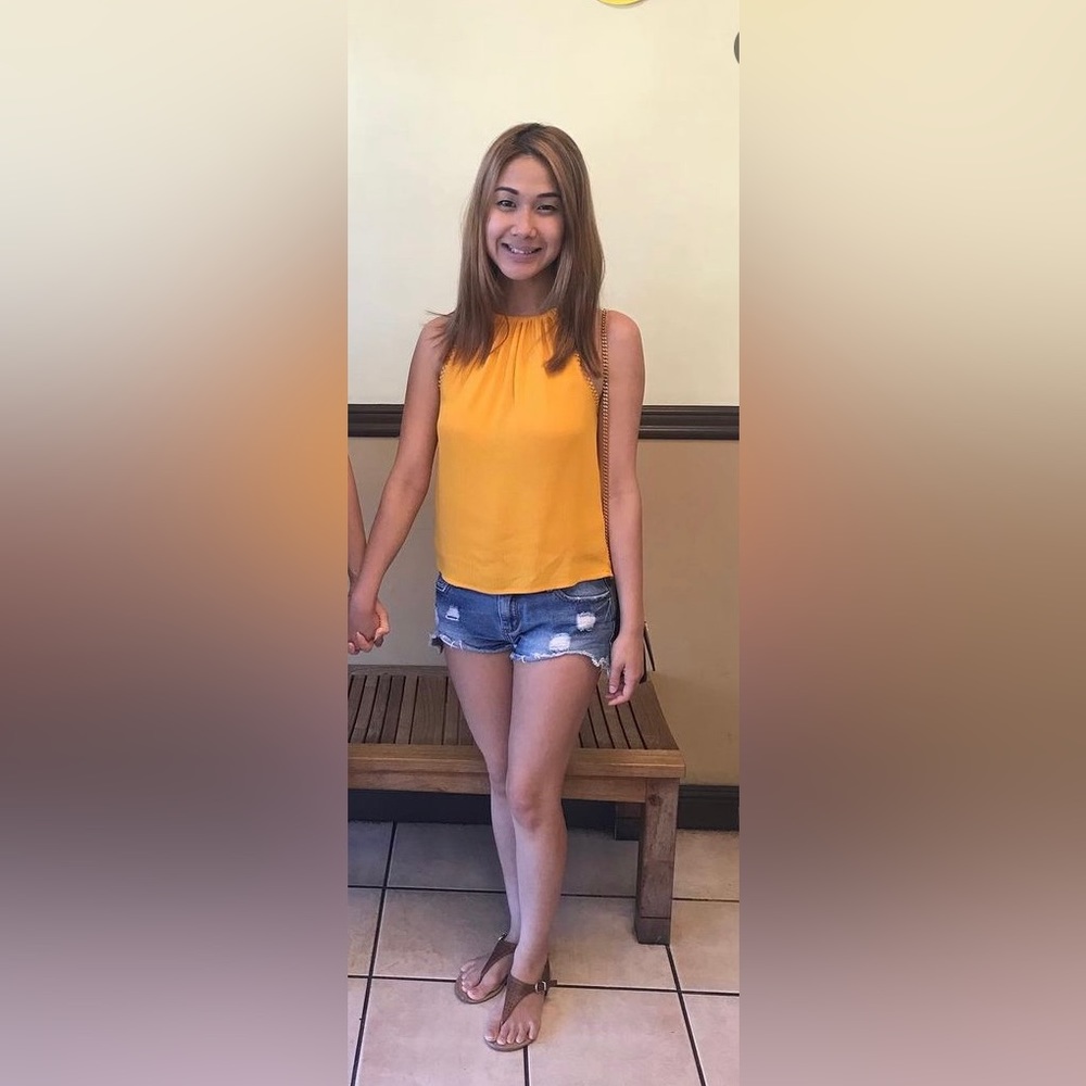Super cute, mustard yellow top!